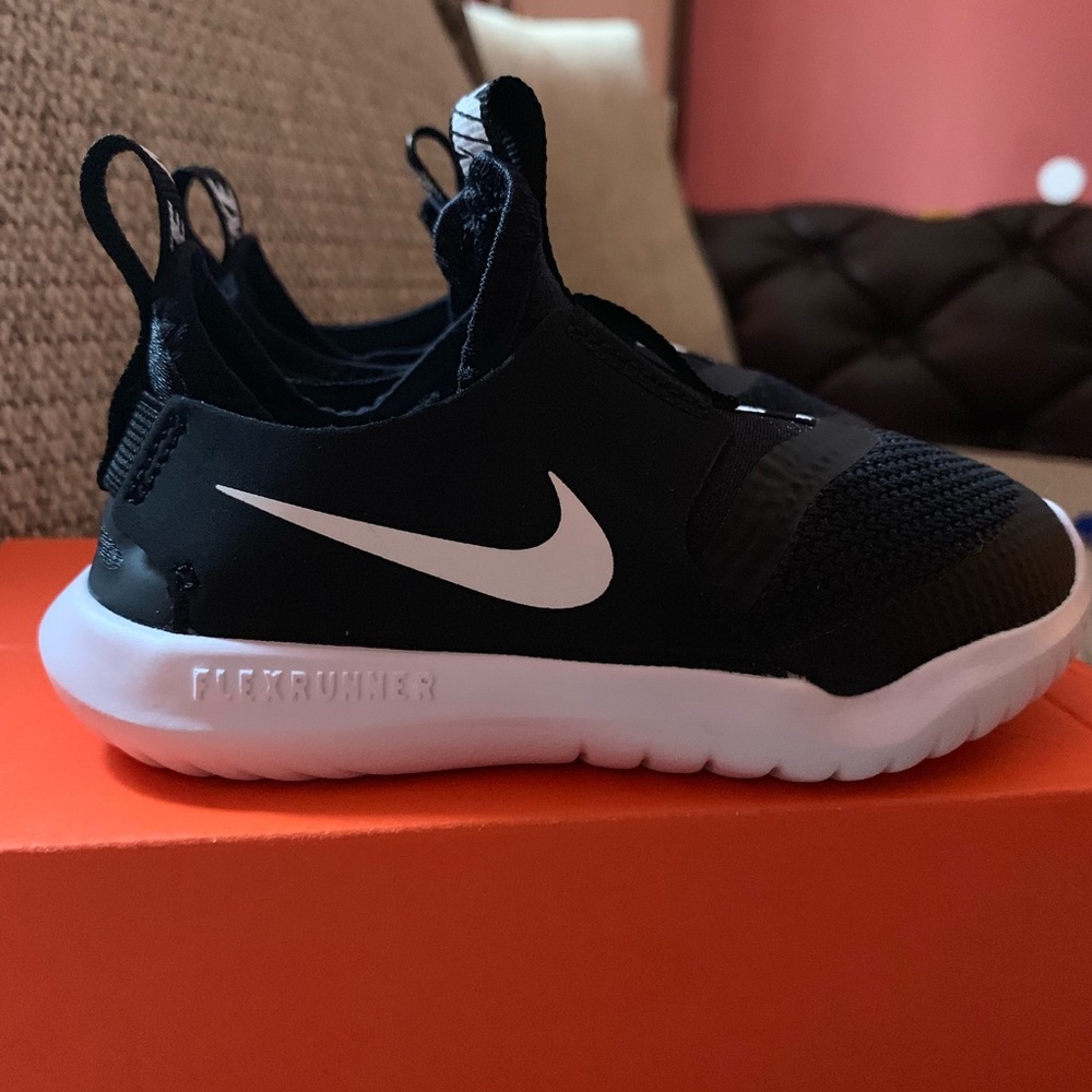 Nike Flex Runner 7c💕